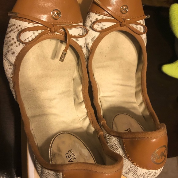 Michael Kors Flats - Picture 2 of 7